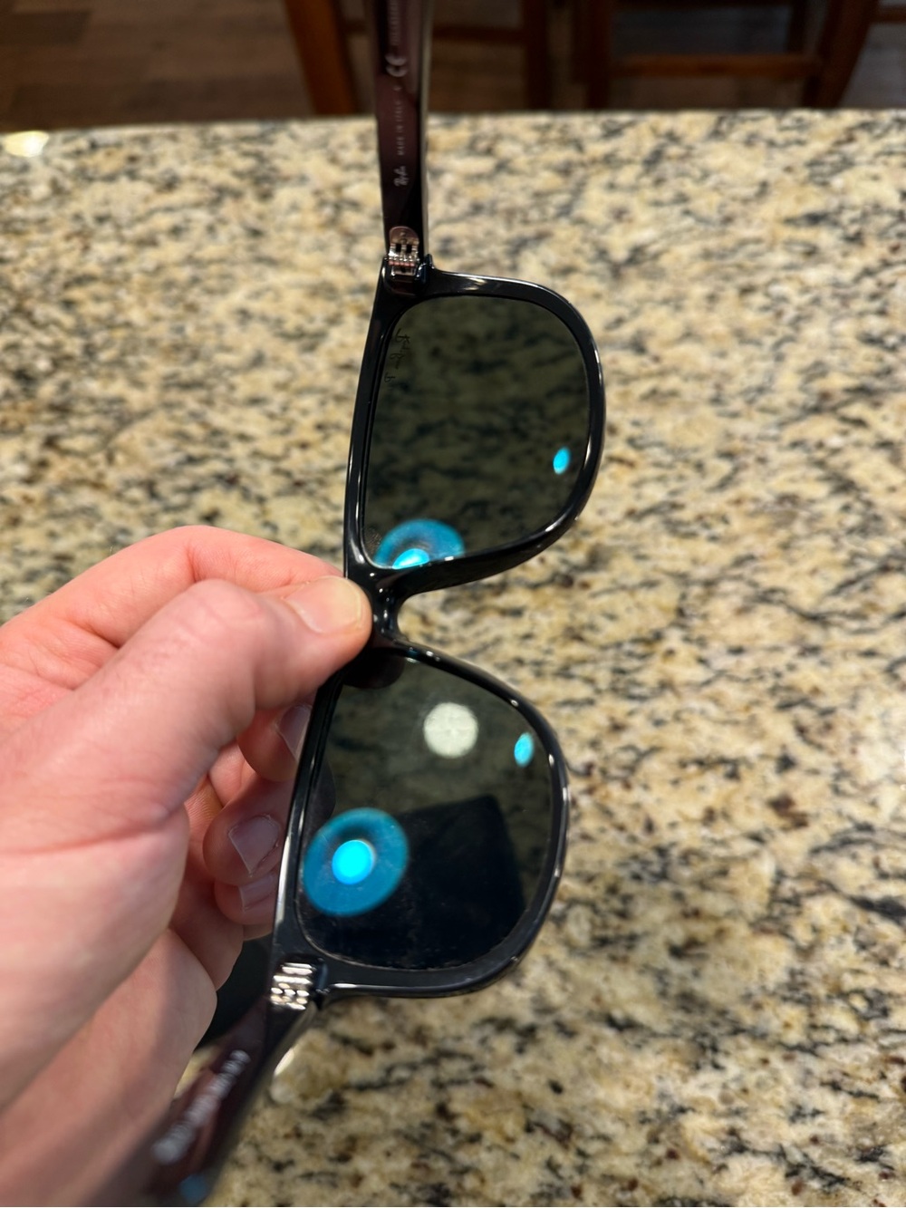 Ray-Ban RB4147 Polarized Glass Green Lenses Black Frame
Sunglasses - Picture 3 of 7